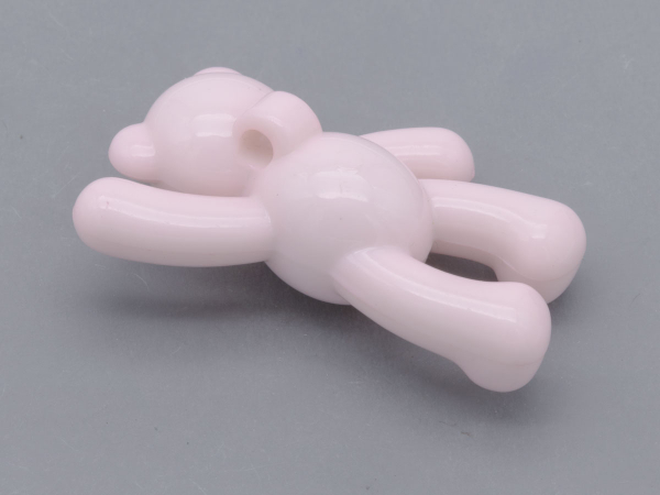 Подвеска пластик Мишка светло-розовая. 37 х 28 мм
