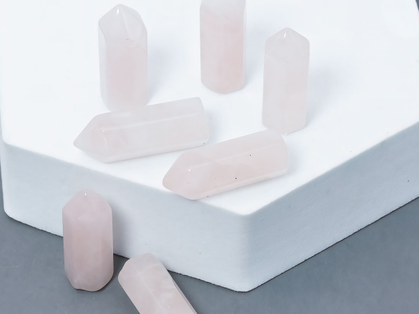 Самородок Розовый кварц кристалл. 23 х 8 мм
