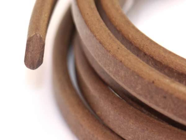 Regaliz Шнур кожаный 10 х 6 мм коричневый (Греция). 18 см