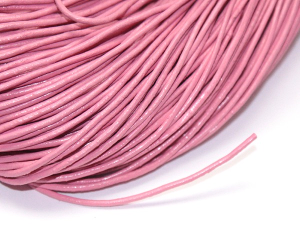 Шнур кожаный 1,5 мм розовый. 1 м