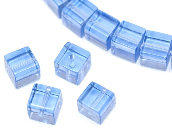 Бусины стеклянные Кубики светло-синие. 8 мм. 10 шт.