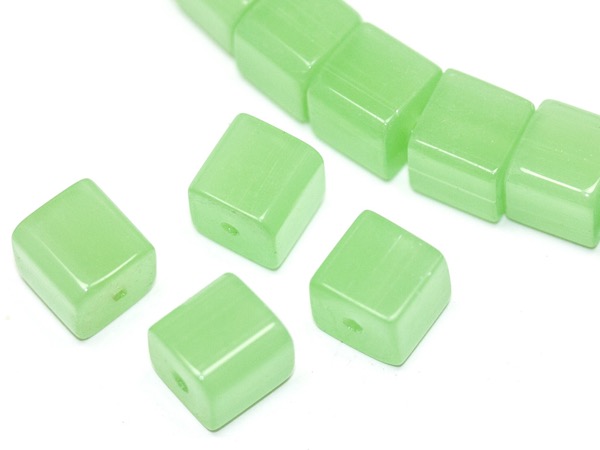 Бусины стеклянные Кубики светло-зеленые. 8 мм. 10 шт.