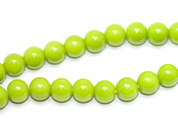 Бусины стеклянные (класс А) зеленые. 6 мм. Нитка (~72 шт.)
