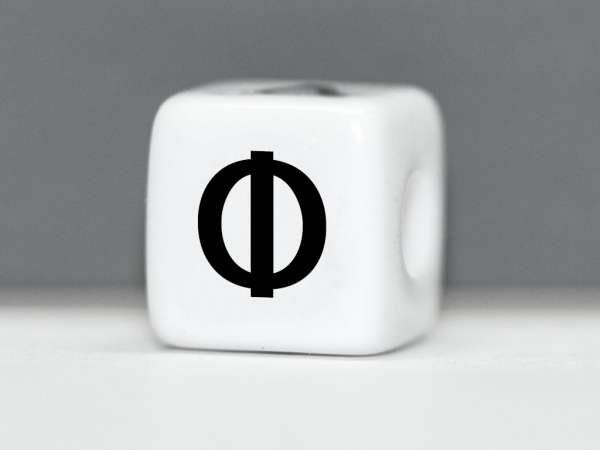 Бусина пластик Кубик буква Ф белая. 10 мм