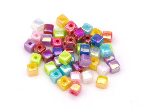 Бусины пластик кубики перламутровые микс. 4 мм. 50 шт.